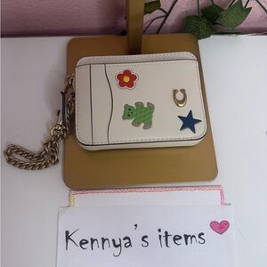 Essential chain card case